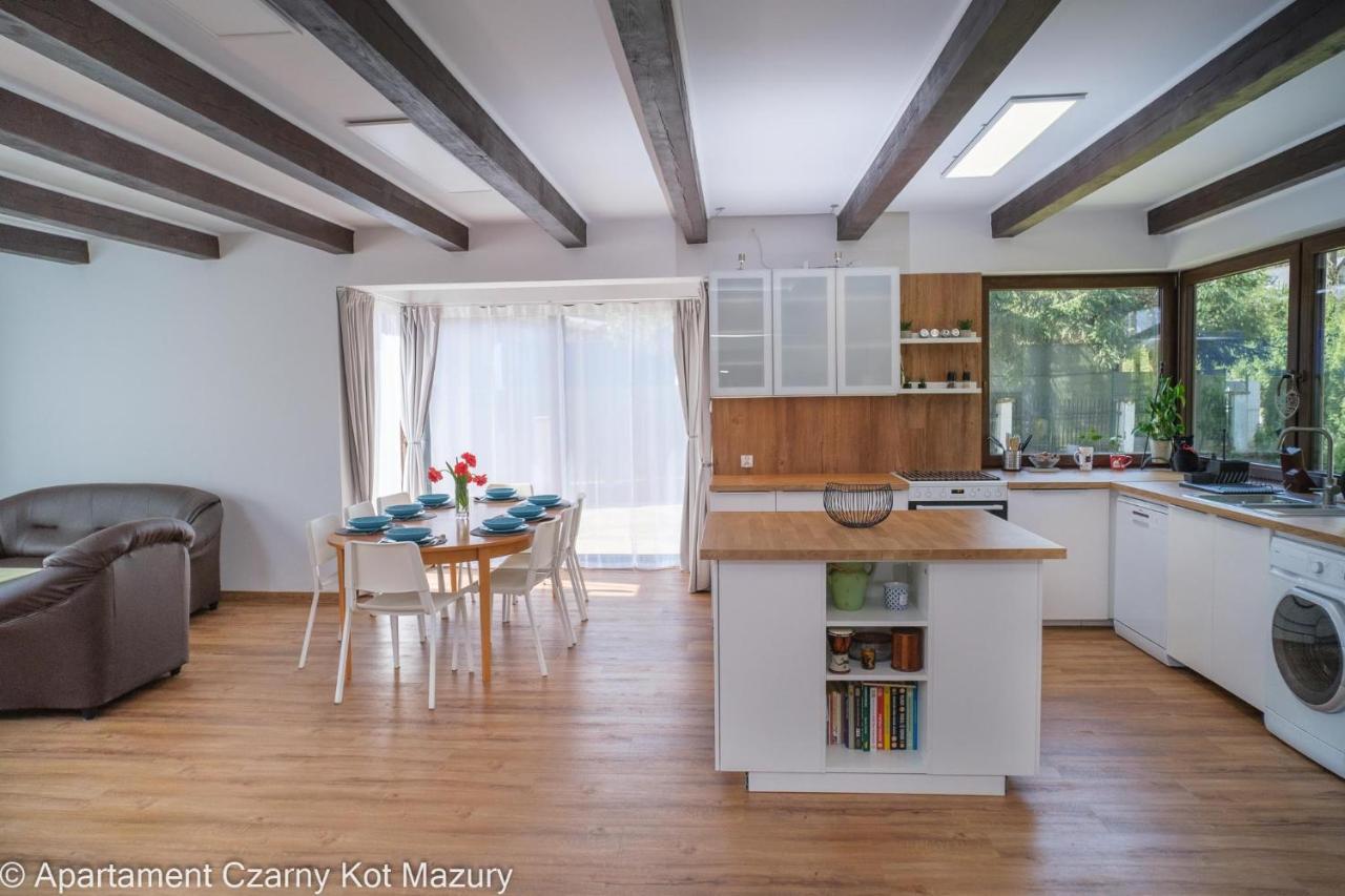 Villa Czarny Kot Mazury Dom Caloroczny à Malkinie Extérieur photo