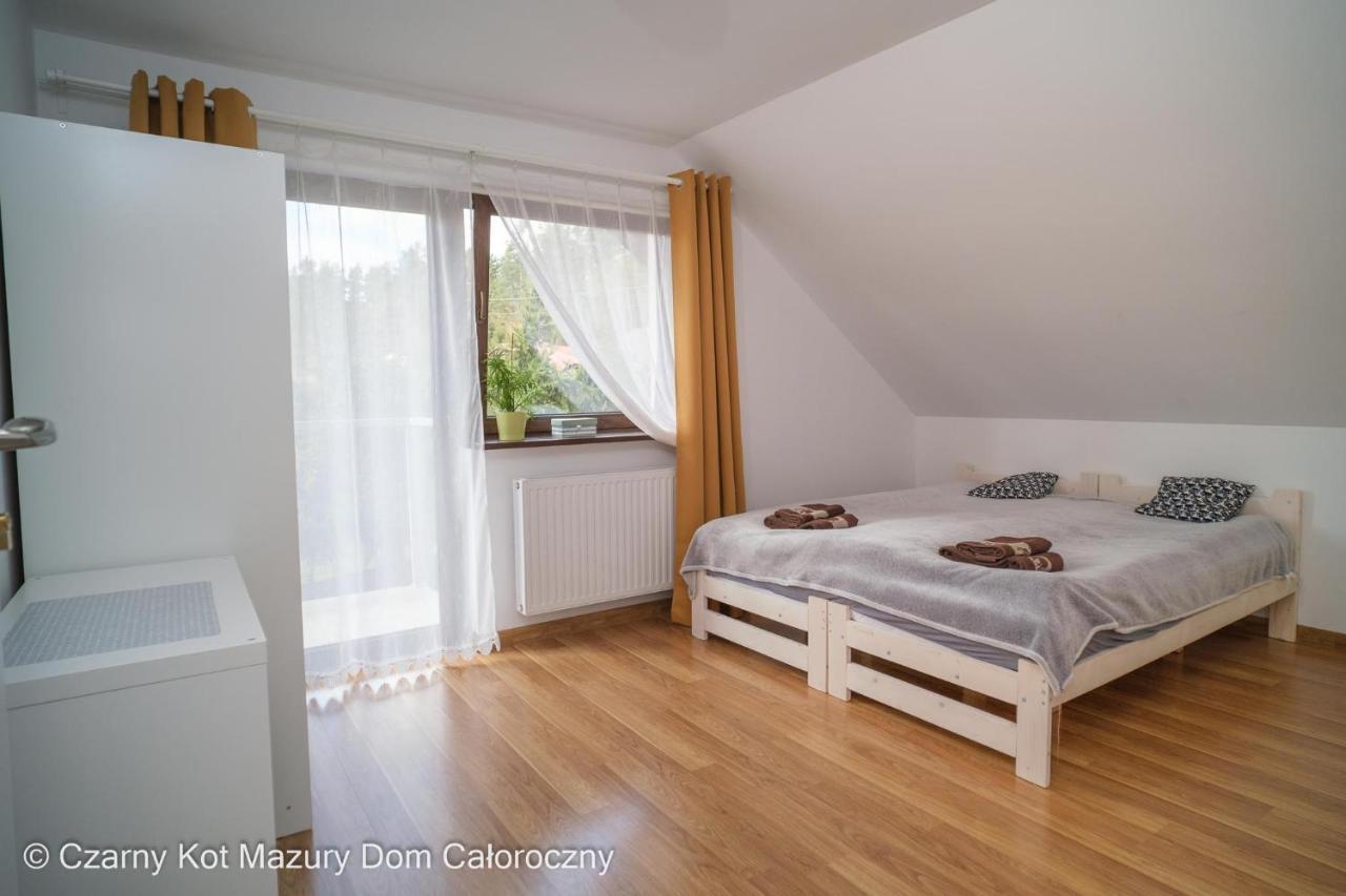 Villa Czarny Kot Mazury Dom Caloroczny à Malkinie Extérieur photo