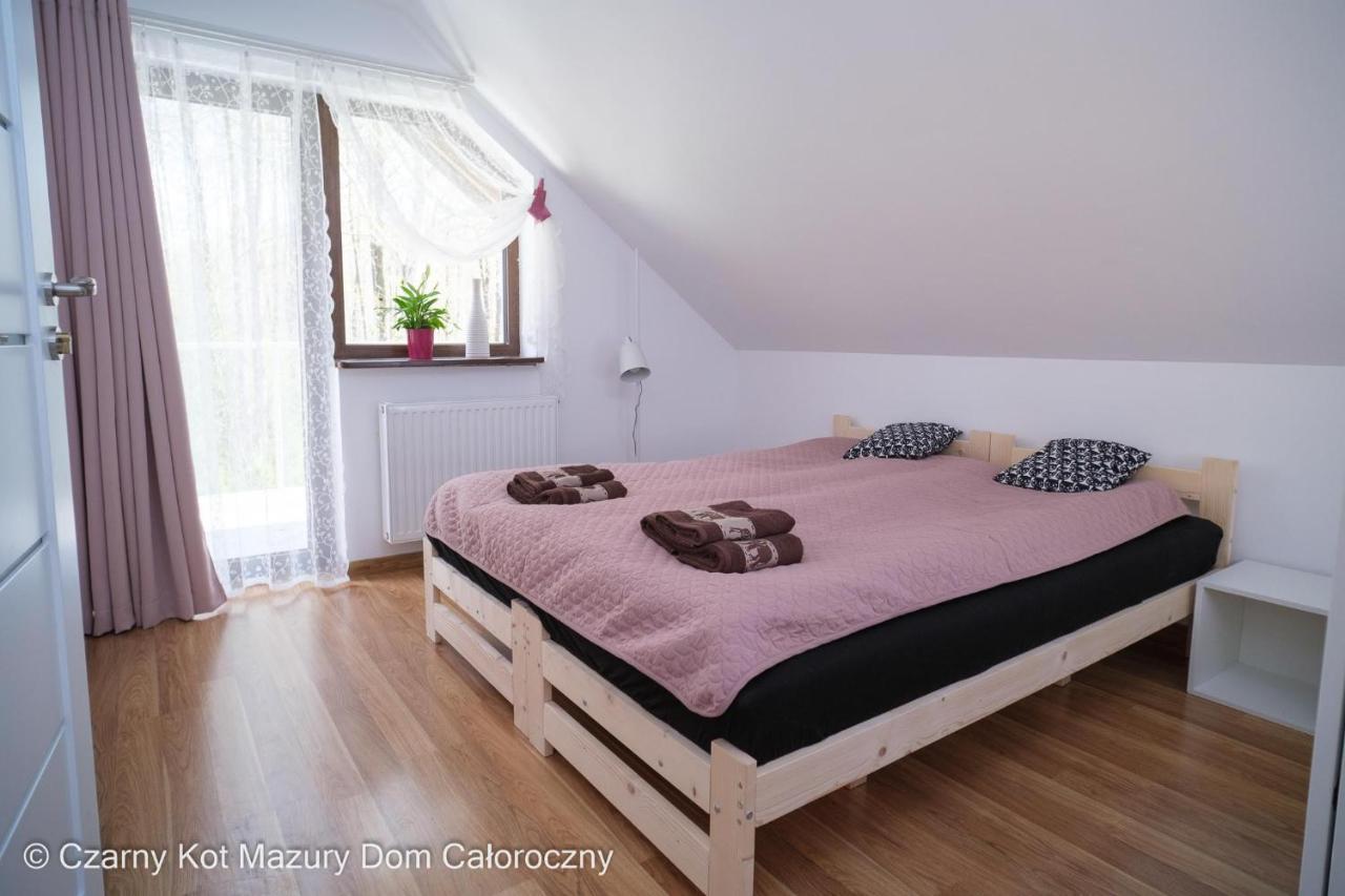 Villa Czarny Kot Mazury Dom Caloroczny à Malkinie Extérieur photo